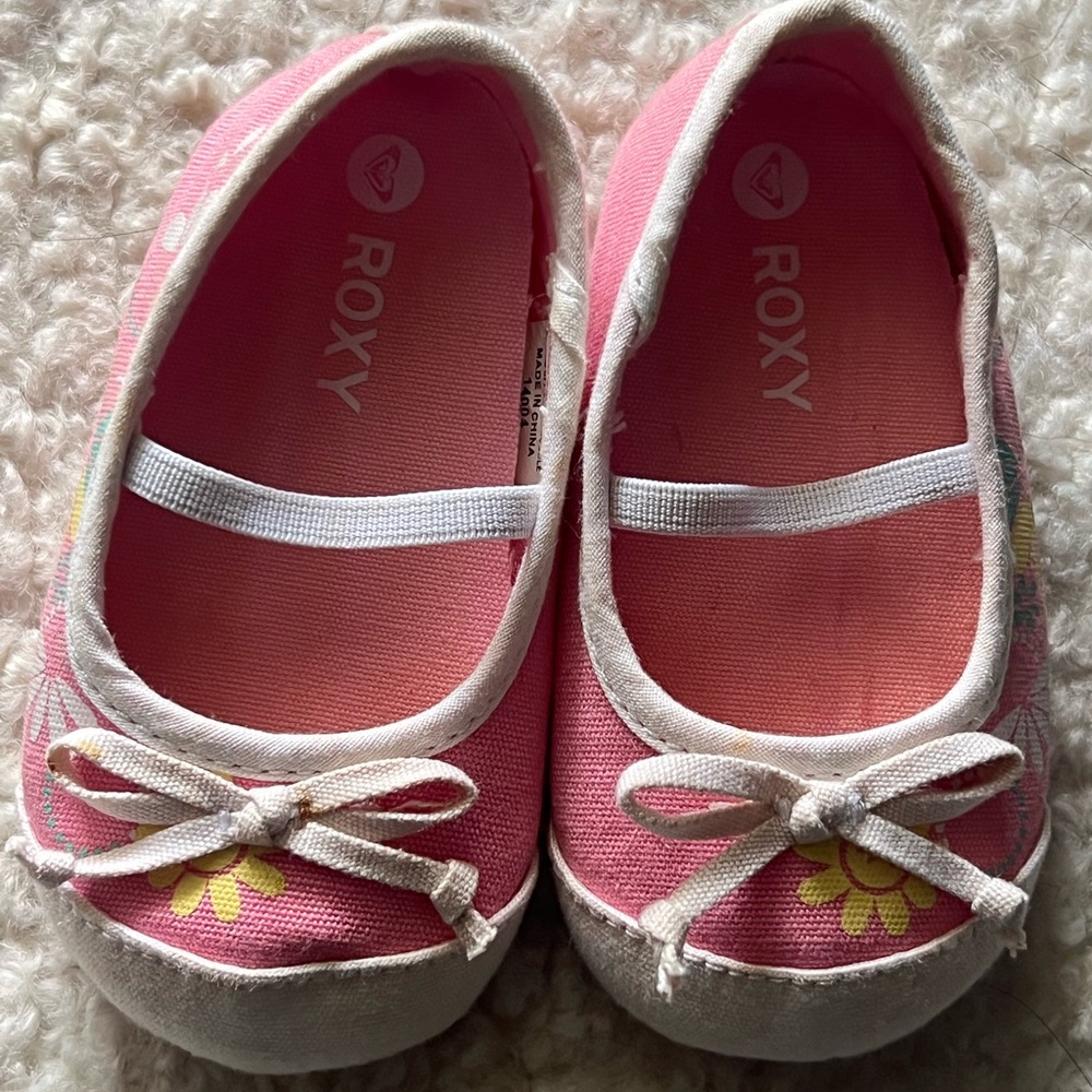 NEW Roxy pink baby girl size 0-3 months ballerina flats